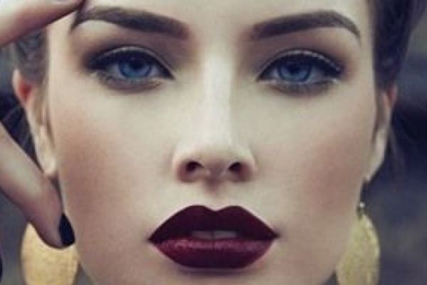 أفضل 10 نصائح لماكياج ثابت خلال فصل الصيف