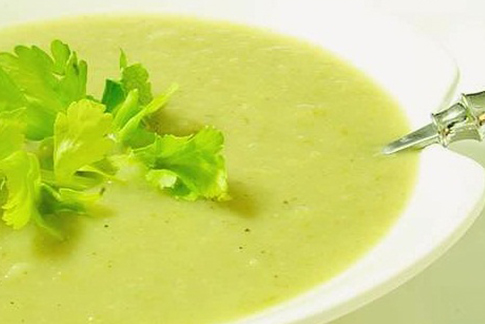 طريقة عمل شوربة الكرفس