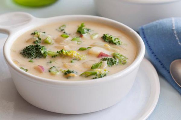 طريقة عمل شوربة البروكلي بالجبنة