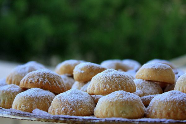 معمول المحشو بالتمر والجوز