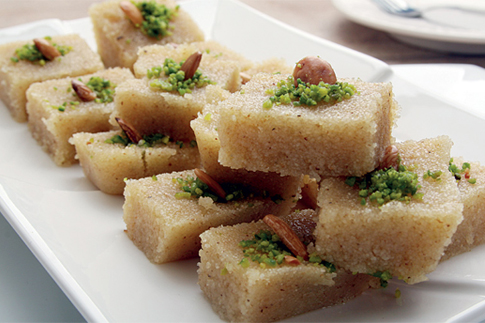 كعكة السميد بالفستق