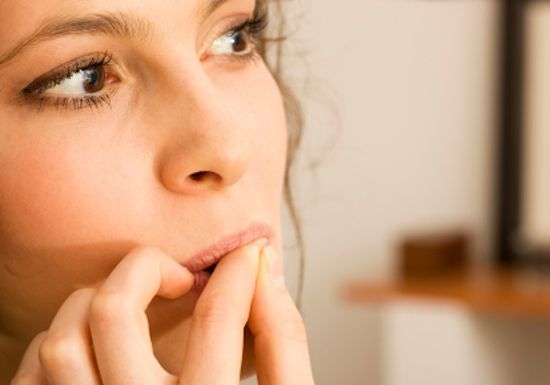 عادات سيئة لدى الفتيات تخلصن منها