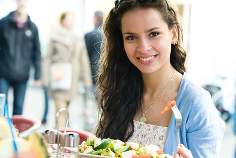أطعمة تحارب الحموضة وأخرى تزيدها