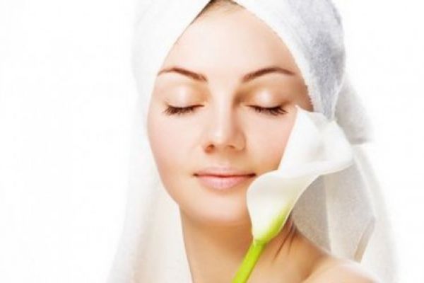 المرأة بدون مساحيق تجميل أكثر جاذبية